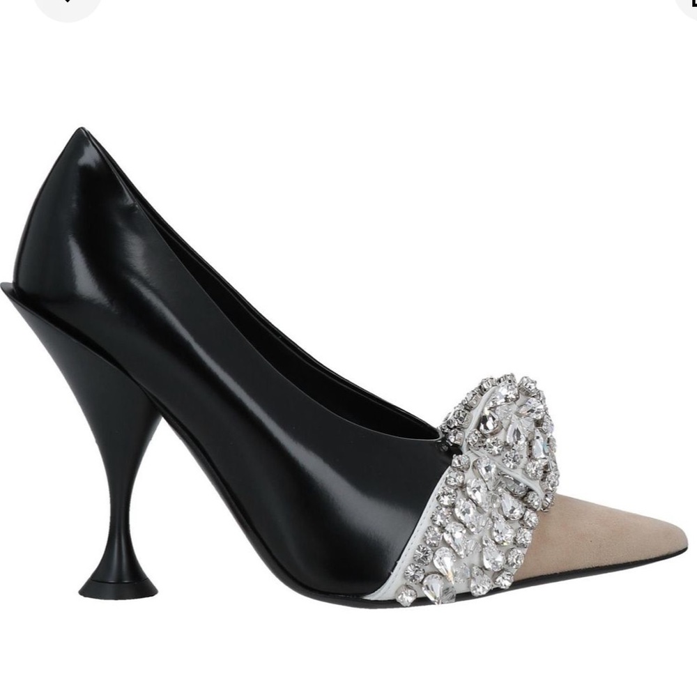 Burberry Evan Knot Pumps